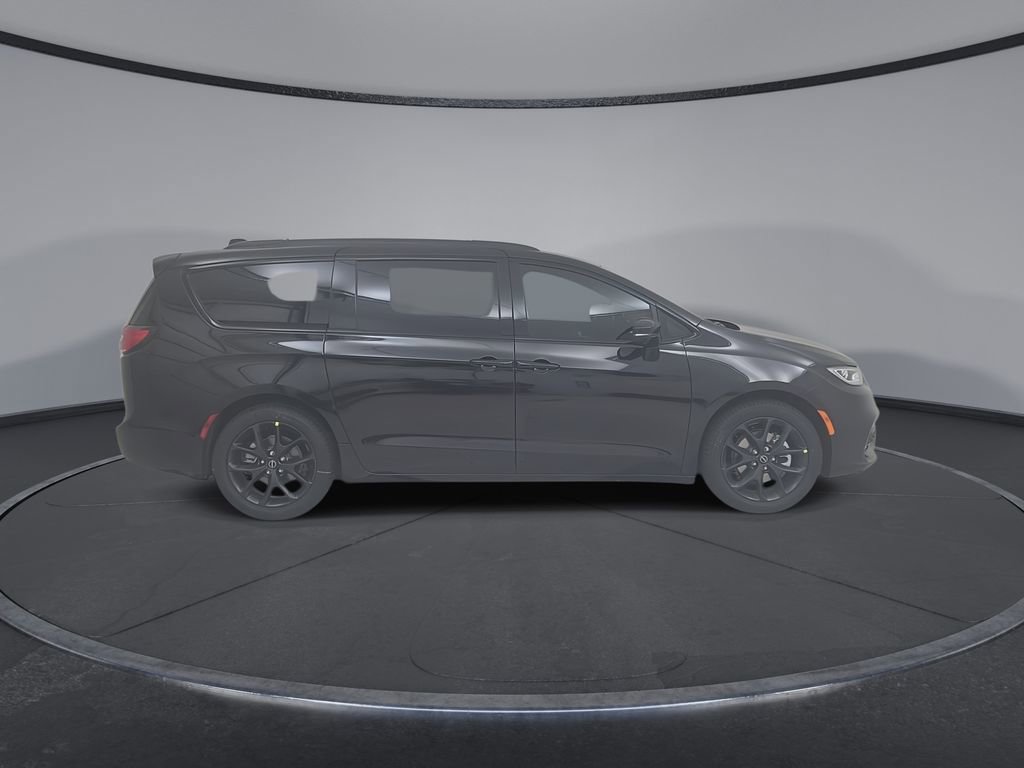 New 2026 Chrysler Pacifica Limited image 2