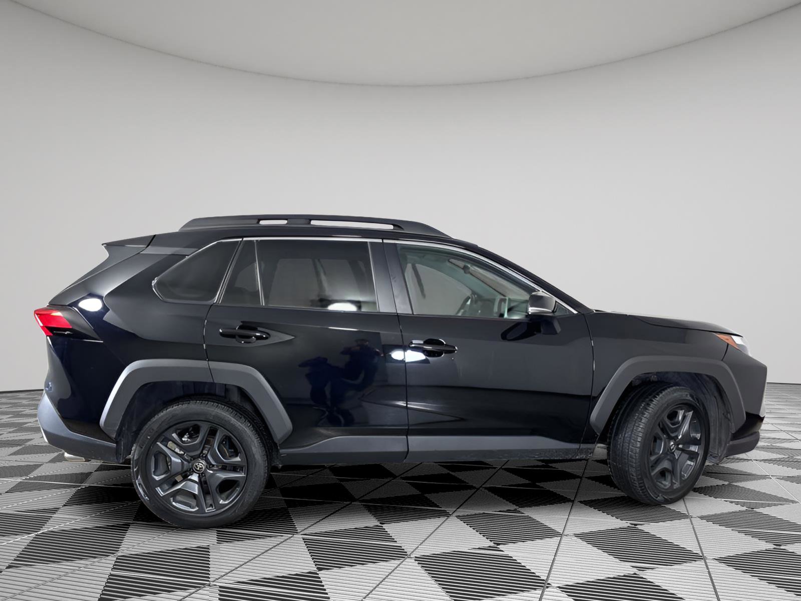 Used 2024 Toyota RAV4 Adventure image 17