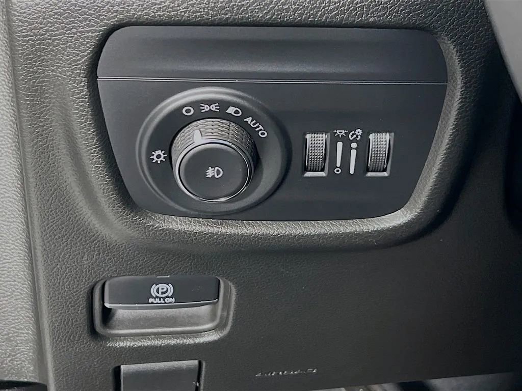 Used 2023 Jeep Grand Cherokee Limited AWD/4WD image 11