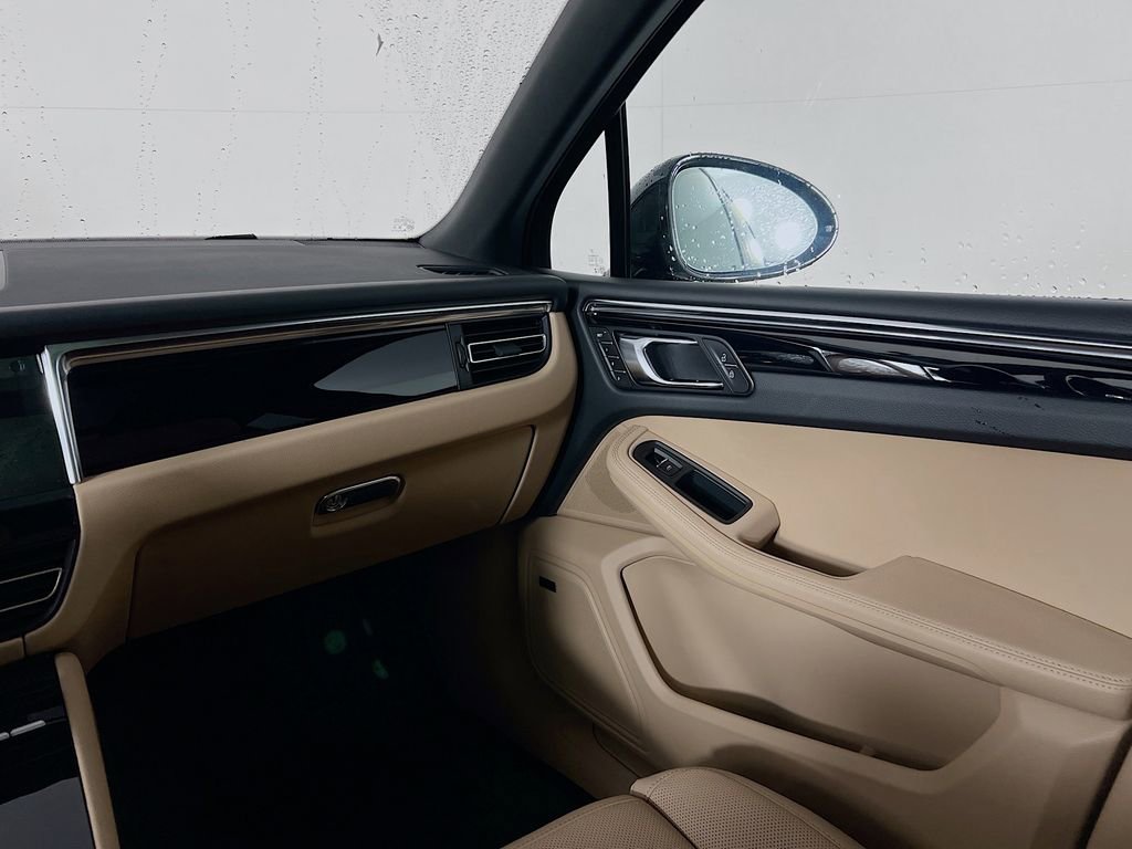 Certified 2026 Porsche Macan AWD/4WD image 26