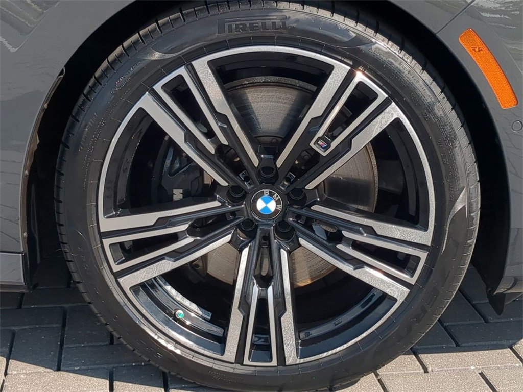 Certified 2023 BMW 760i xDrive w/ Executive Package image 12