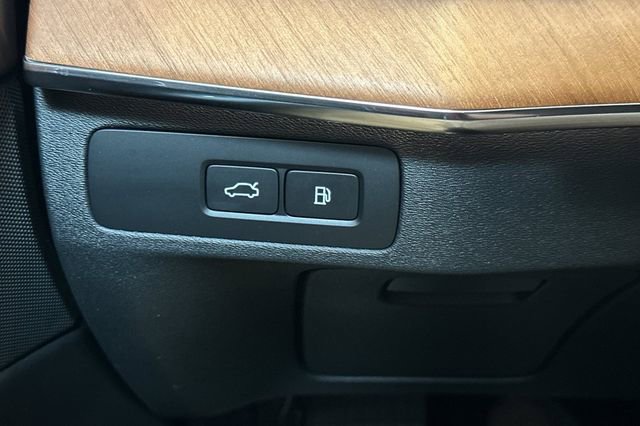 Used 2024 Volvo XC90 T8 Plus w/ Protection Package Premier image 34