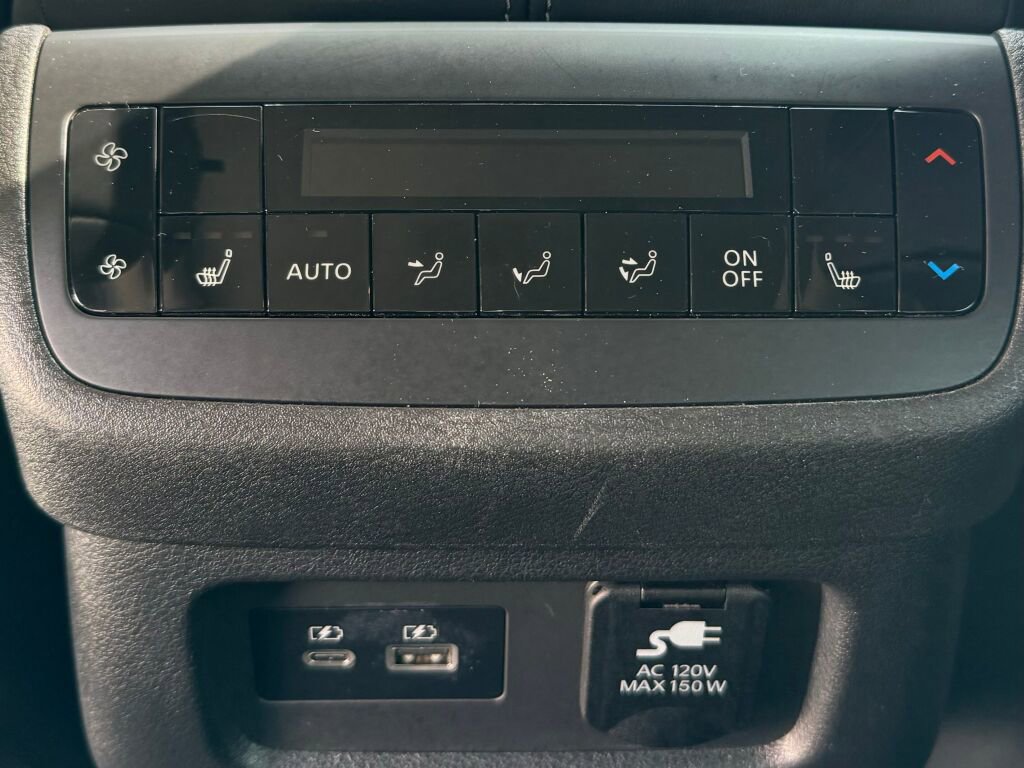 Used 2022 Nissan Pathfinder Platinum w/ Lighting Package (N92) AWD/4WD image 17