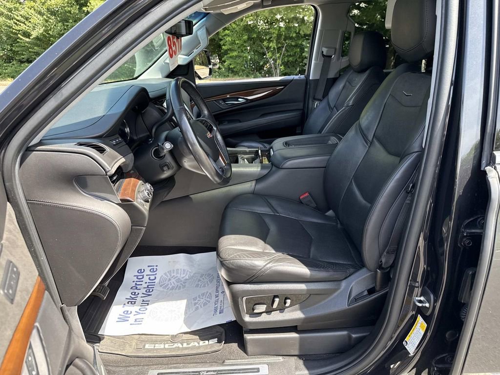 Used 2019 Cadillac Escalade Luxury AWD/4WD image 8