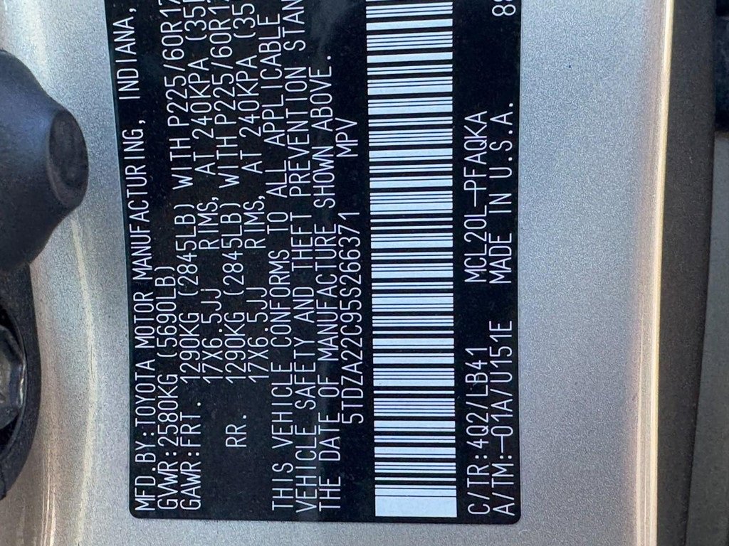 Used 2005 Toyota Sienna XLE Limited image 26