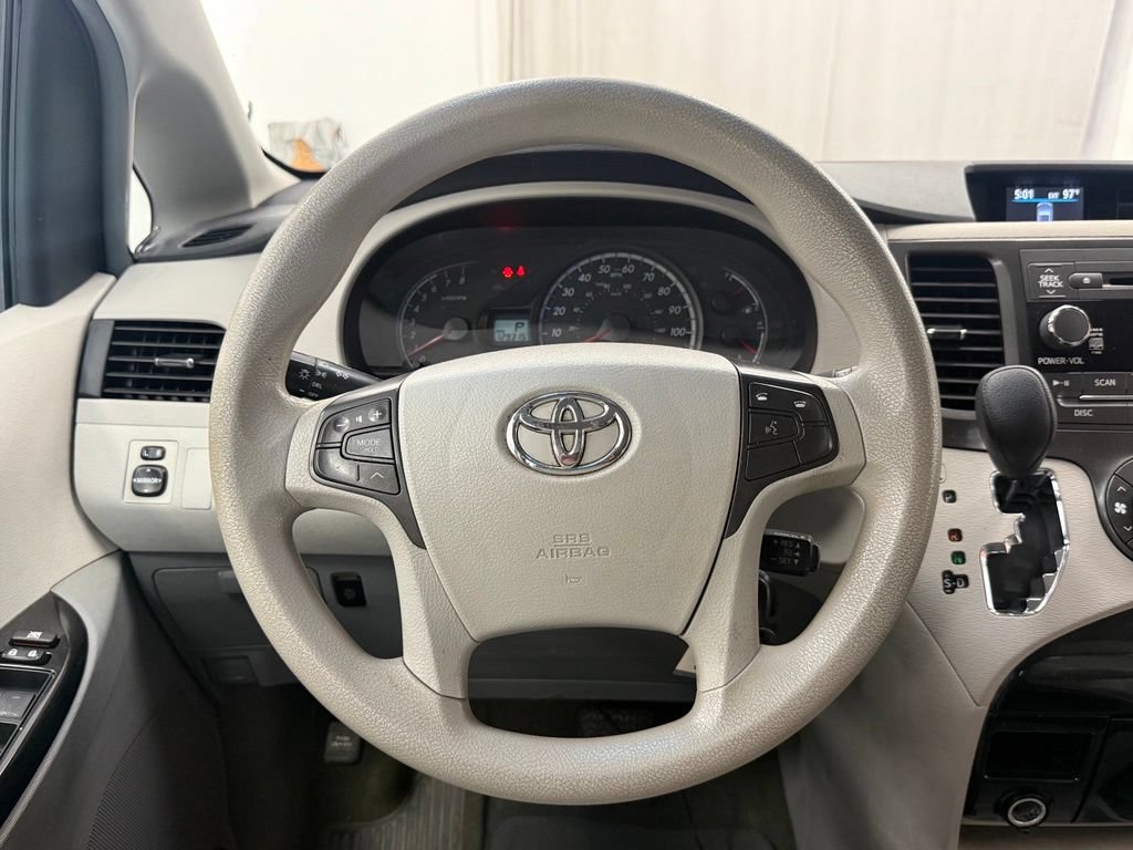 Used 2014 Toyota Sienna LE FWD image 11