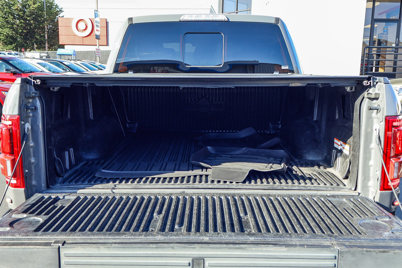 Used 2018 Ford F150 Raptor w/ Equipment Group 802A Luxury image 17