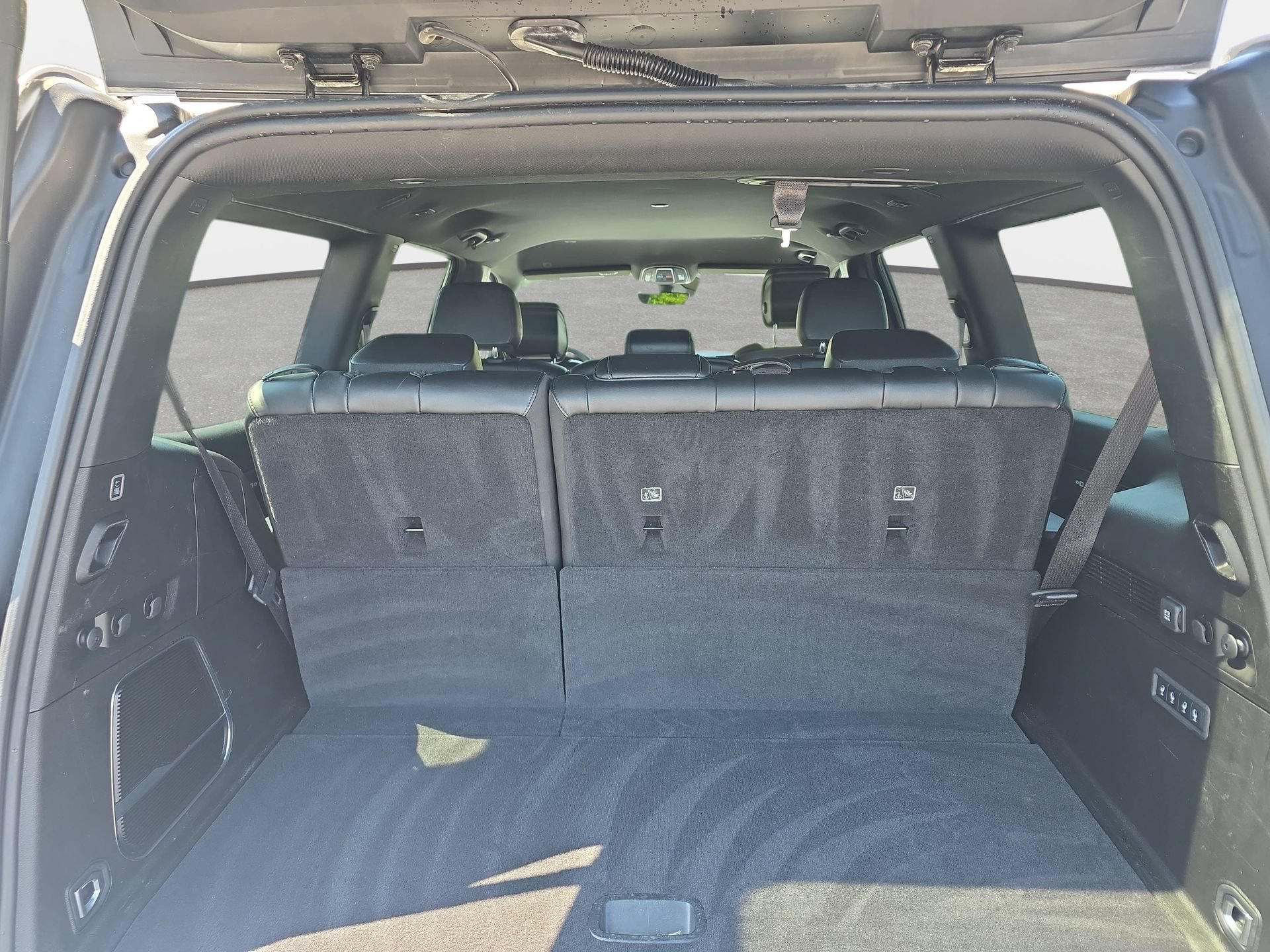 Used 2024 Jeep Wagoneer Series II w/ Flexible Seating Group RWD image 12
