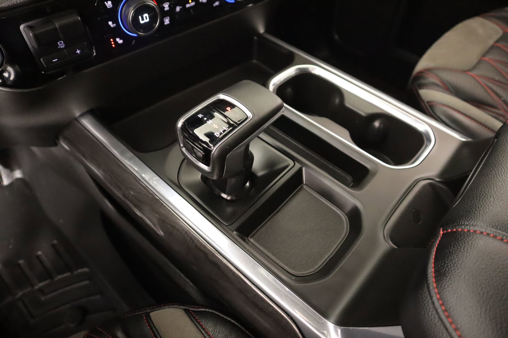 Used 2025 Chevrolet Silverado 1500 LTZ image 9