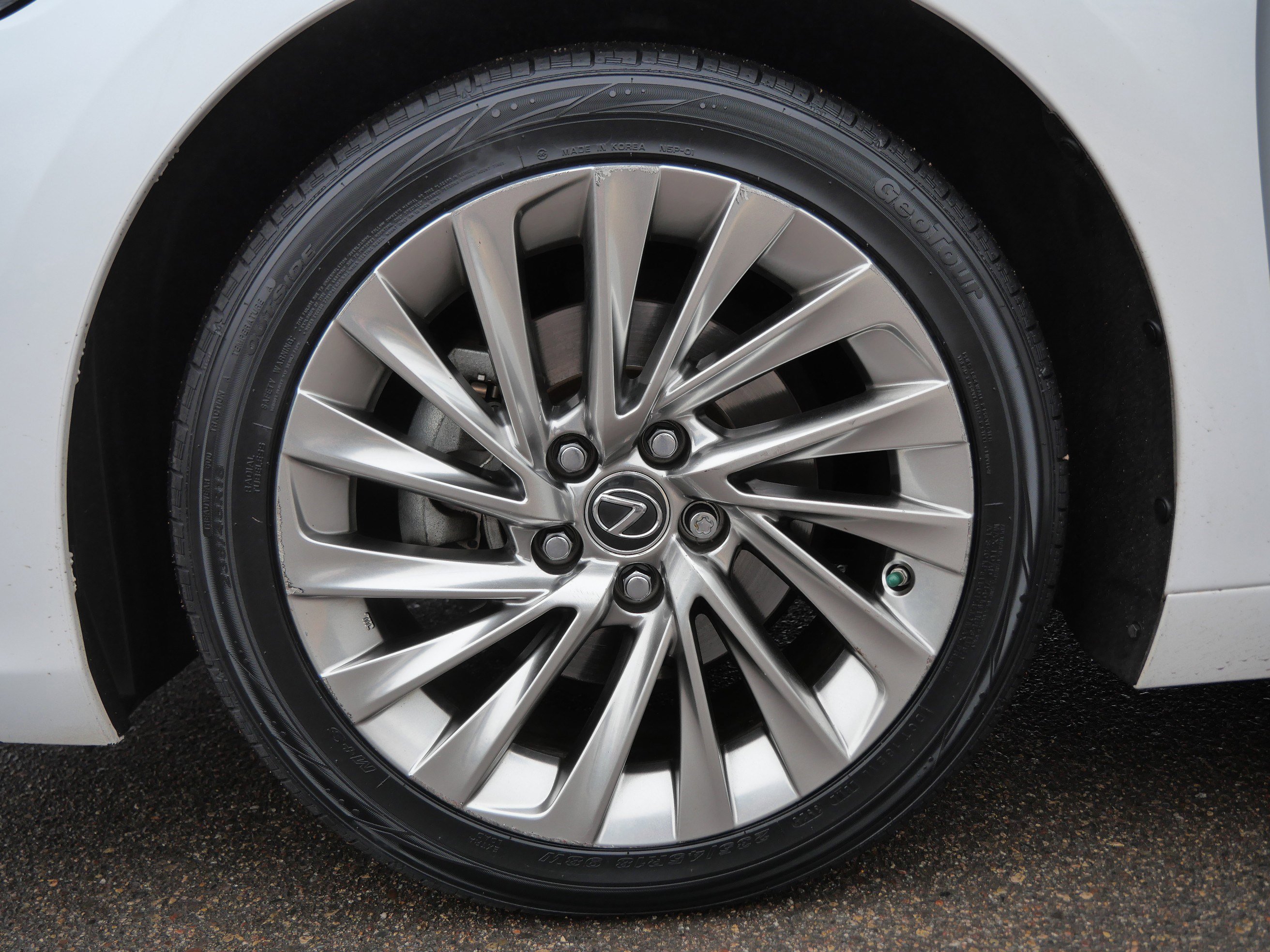 Used 2019 Lexus ES 300h w/ Accessory Package 2 image 15