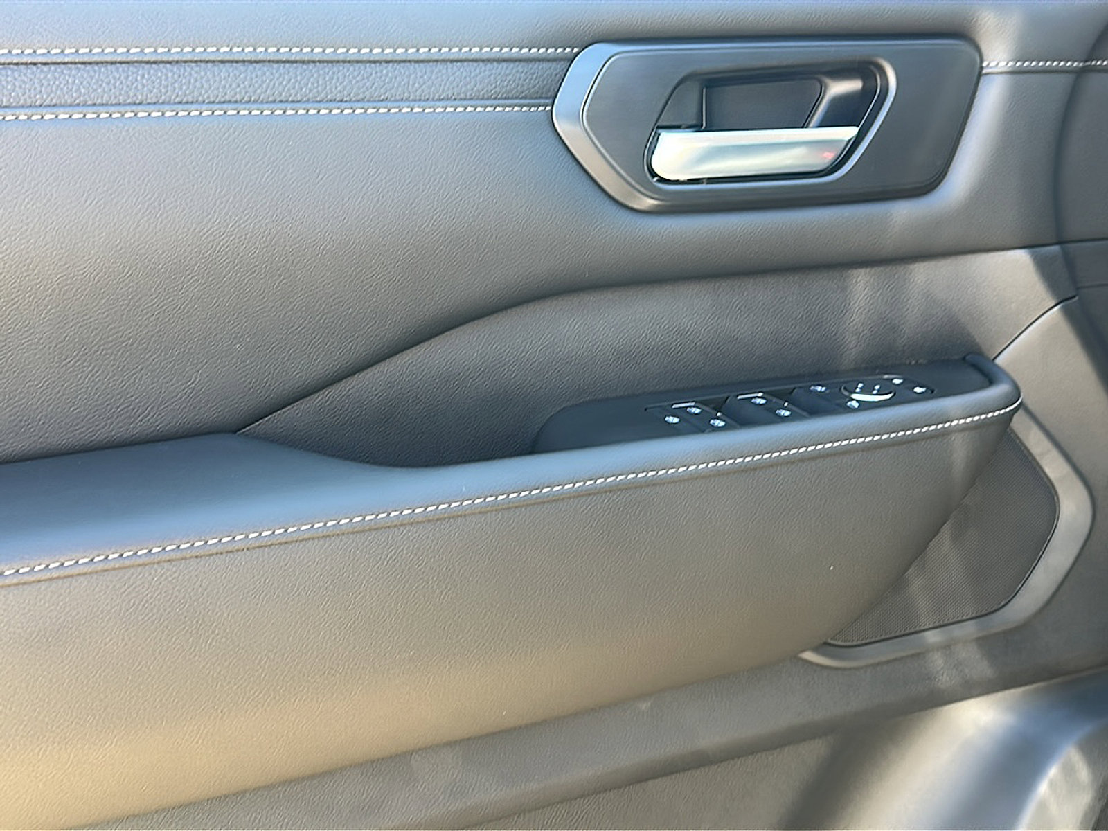 New 2026 Nissan Armada SV image 13