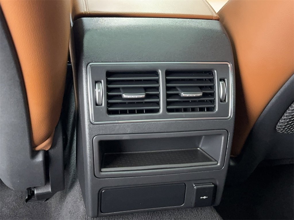 Used 2022 Jaguar XF R-Dynamic SE image 43