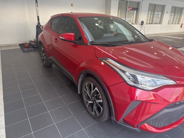 Used 2021 Toyota C-HR XLE FWD image 4