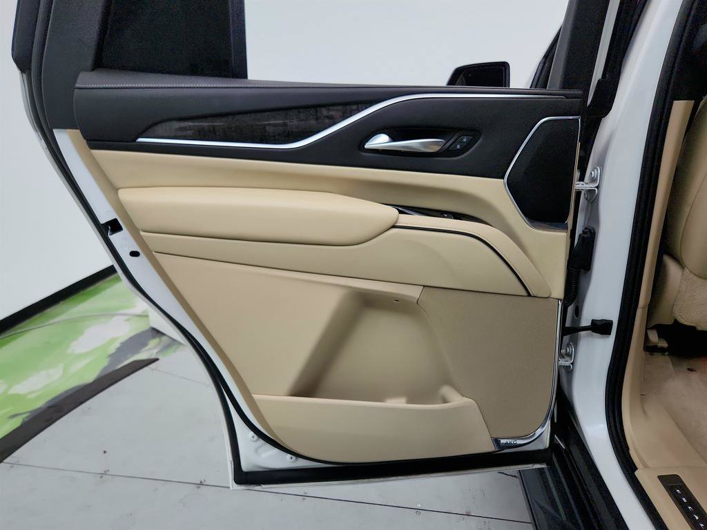 Used 2021 Cadillac Escalade Premium Luxury w/ LPO, Illumination Package AWD/4WD image 25