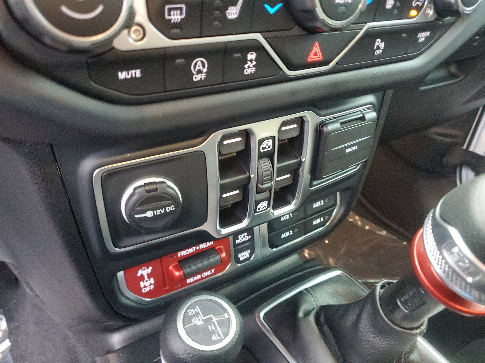 New 2025 Jeep Wrangler Unlimited Rubicon w/ Safety Group image 21
