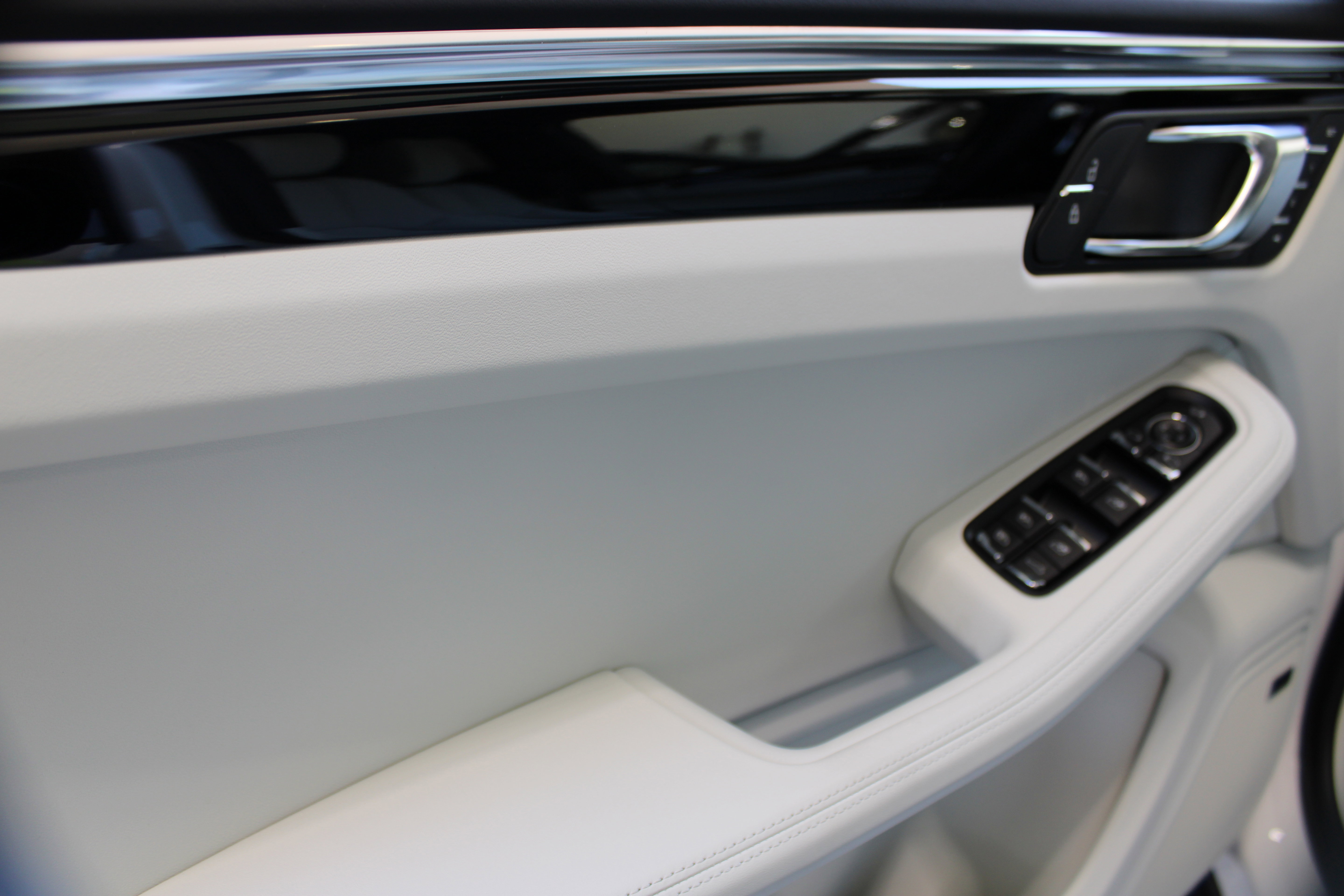 New 2026 Porsche Macan AWD/4WD image 26