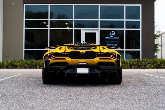 Used 2025 Lamborghini Revuelto AWD/4WD image 4