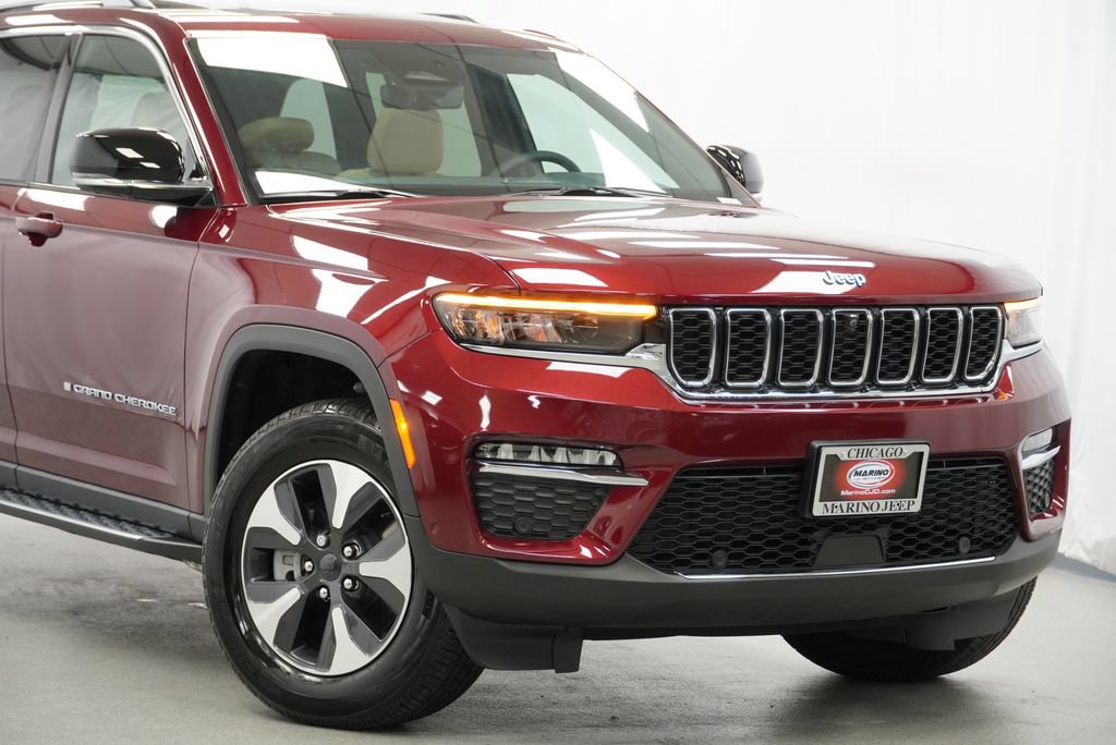 Certified 2025 Jeep Grand Cherokee Limited 4xe w/ Luxury Tech Group II AWD/4WD image 3