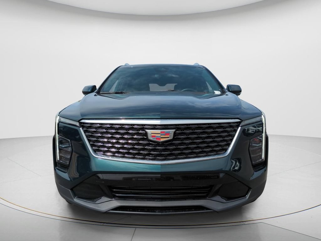 Used 2025 Cadillac XT4 Premium Luxury FWD image 2