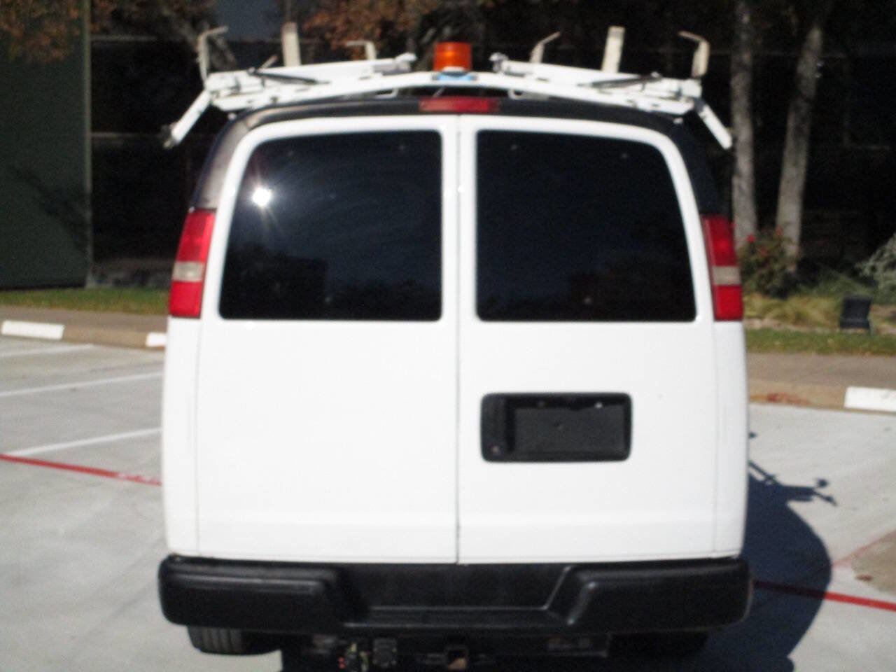 Used 2010 Chevrolet Express 2500 image 5