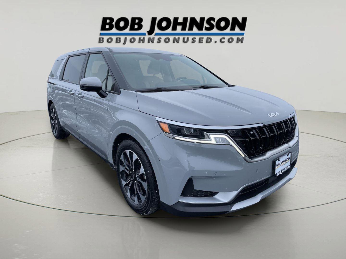 Used 2023 Kia Carnival EX image 1