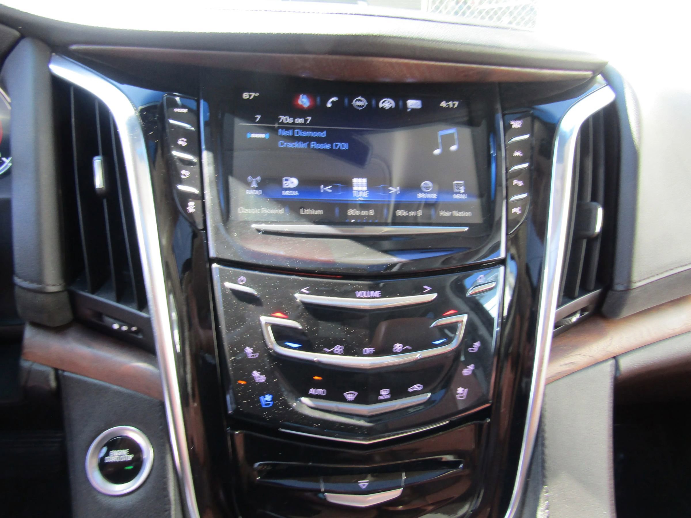 Used 2017 Cadillac Escalade Premium Luxury image 24
