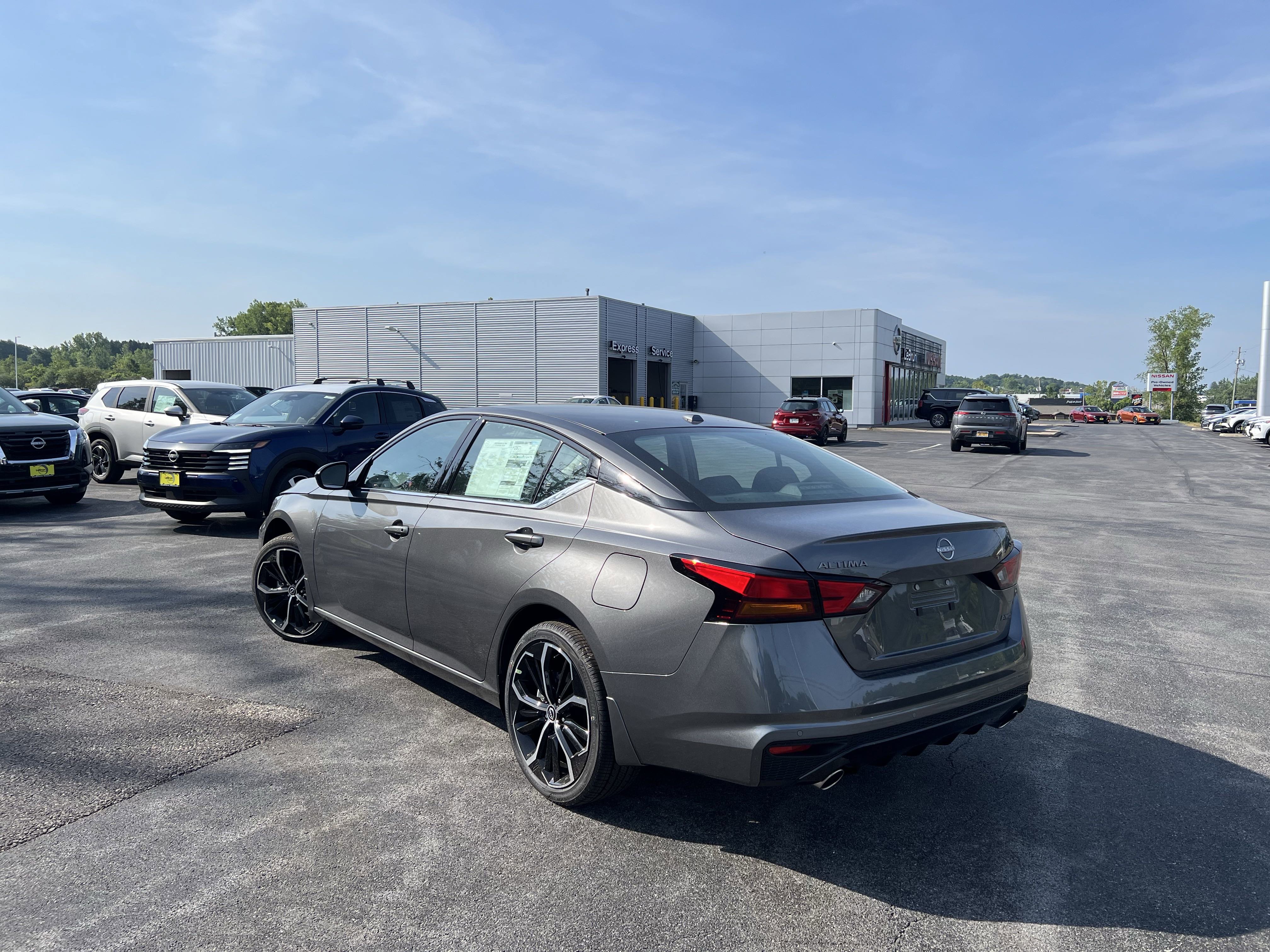 New 2025 Nissan Altima 2.5 SR w/ SR Premium Package image 8