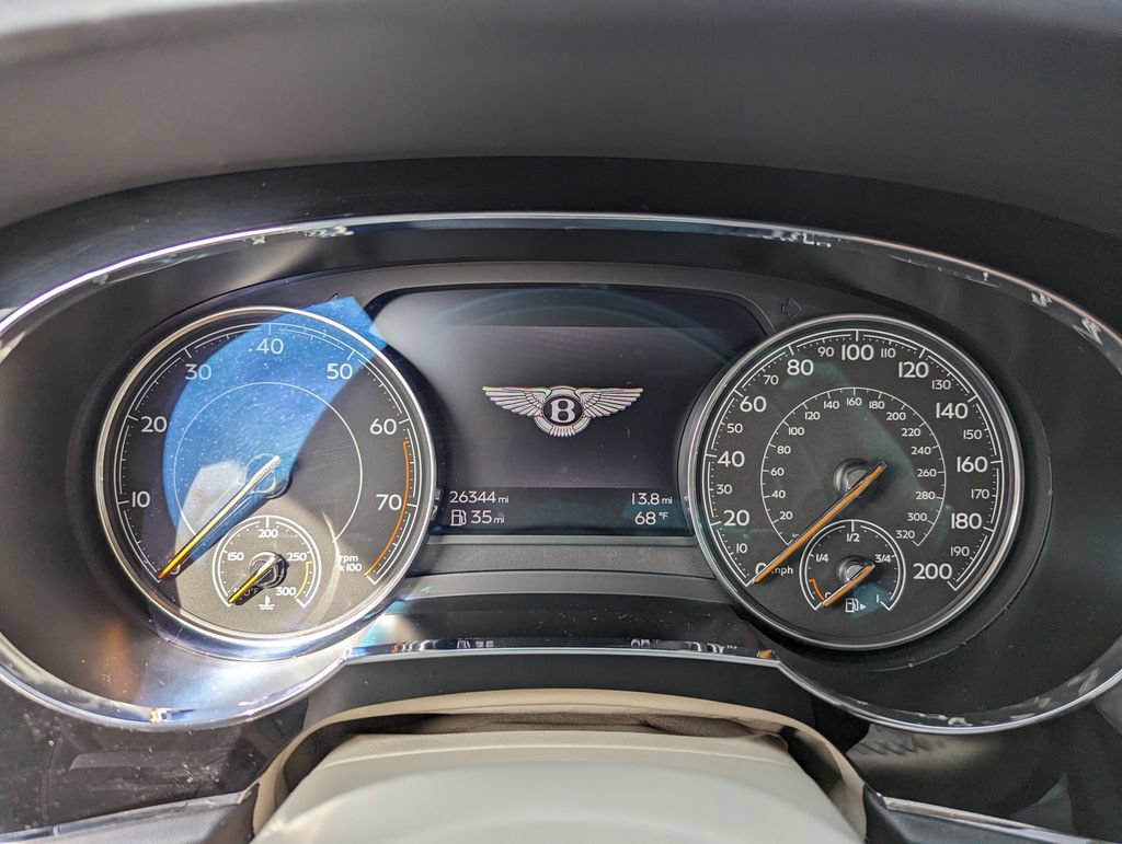 Used 2018 Bentley Bentayga AWD/4WD image 18