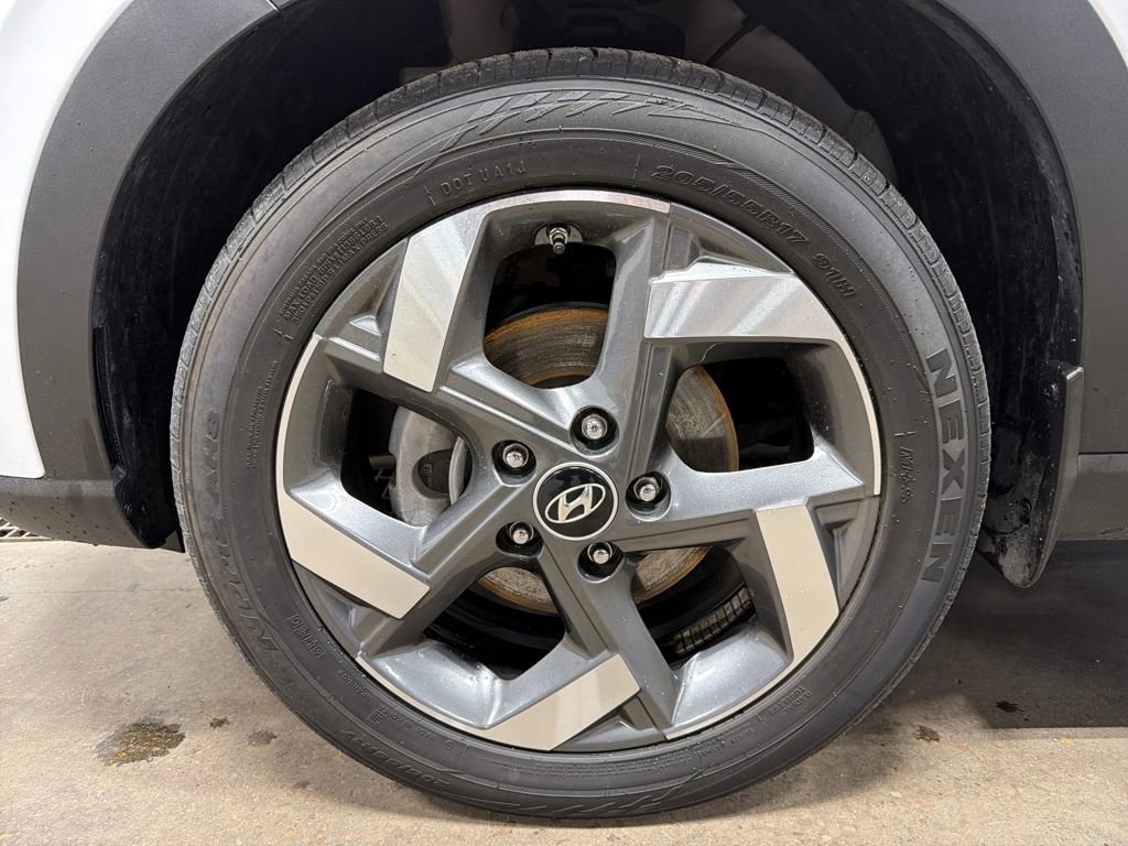 Used 2024 Hyundai Venue SEL image 19