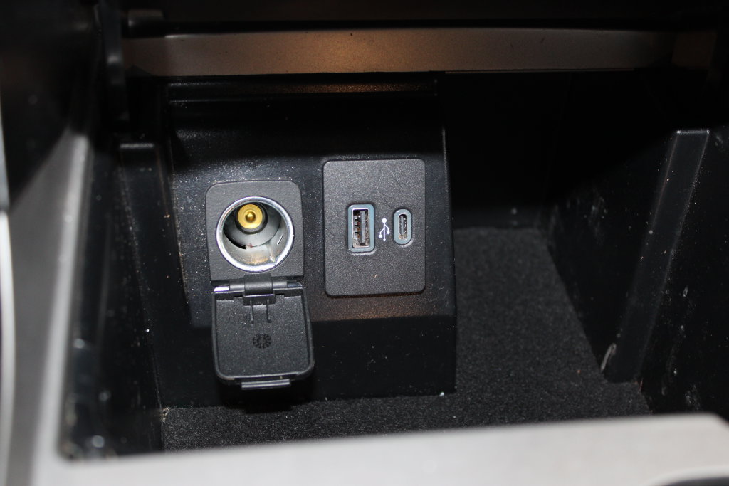 Used 2023 Ford Explorer XLT w/ Equipment Group 202A RWD image 36