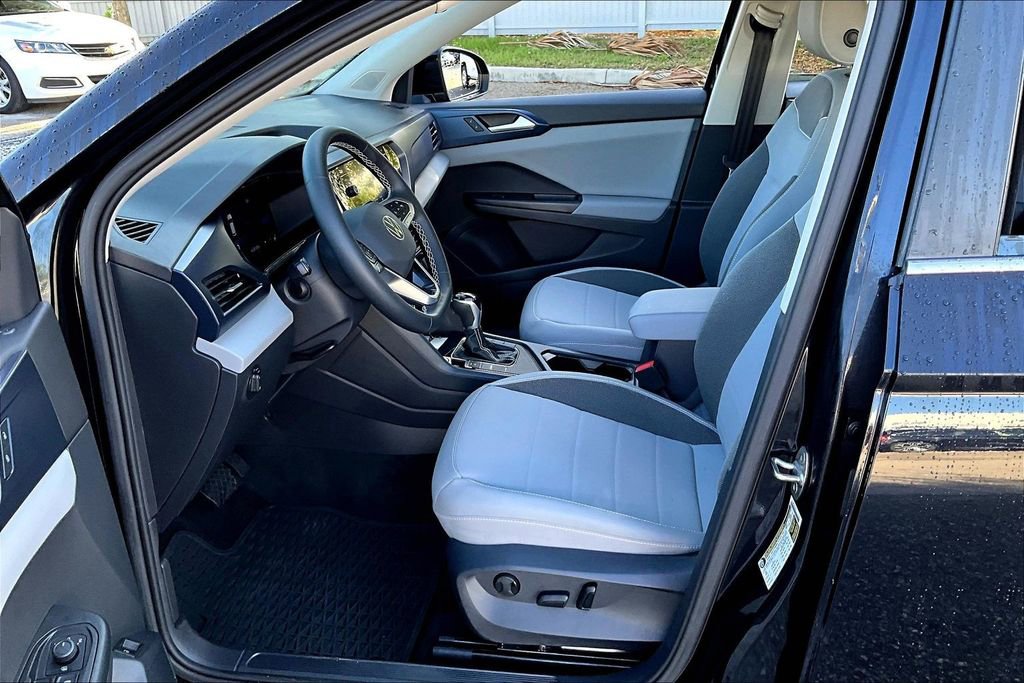 Certified 2023 Volkswagen Taos SE w/ Panoramic Sunroof Package image 21