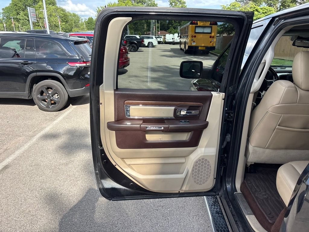 Used 2016 RAM 1500 Laramie w/ Convenience Group AWD/4WD image 34