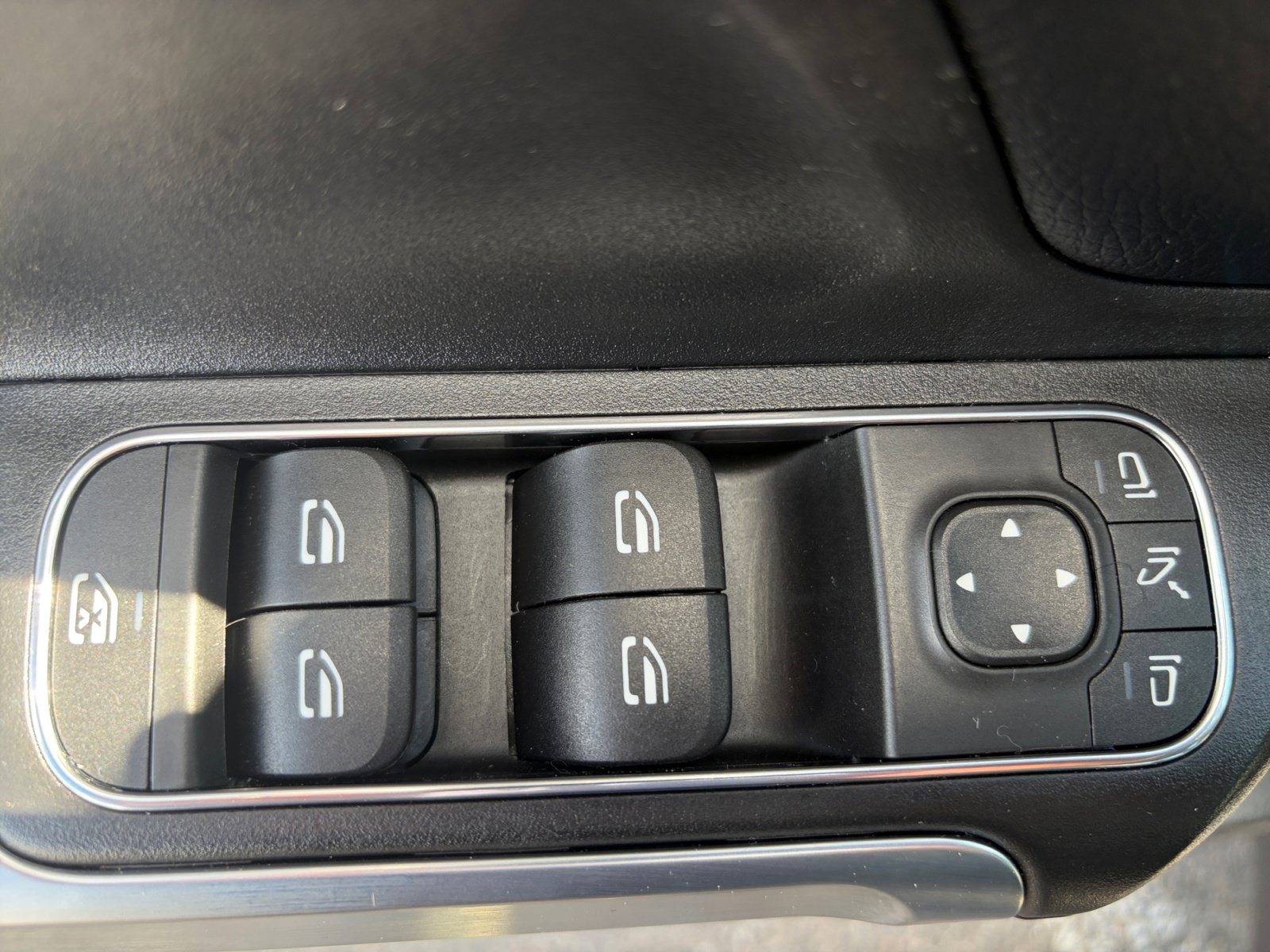 Used 2025 Mercedes-Benz GLB 250 4MATIC image 16