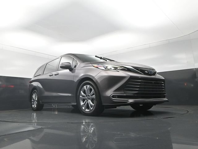 Used 2022 Toyota Sienna Platinum FWD image 40