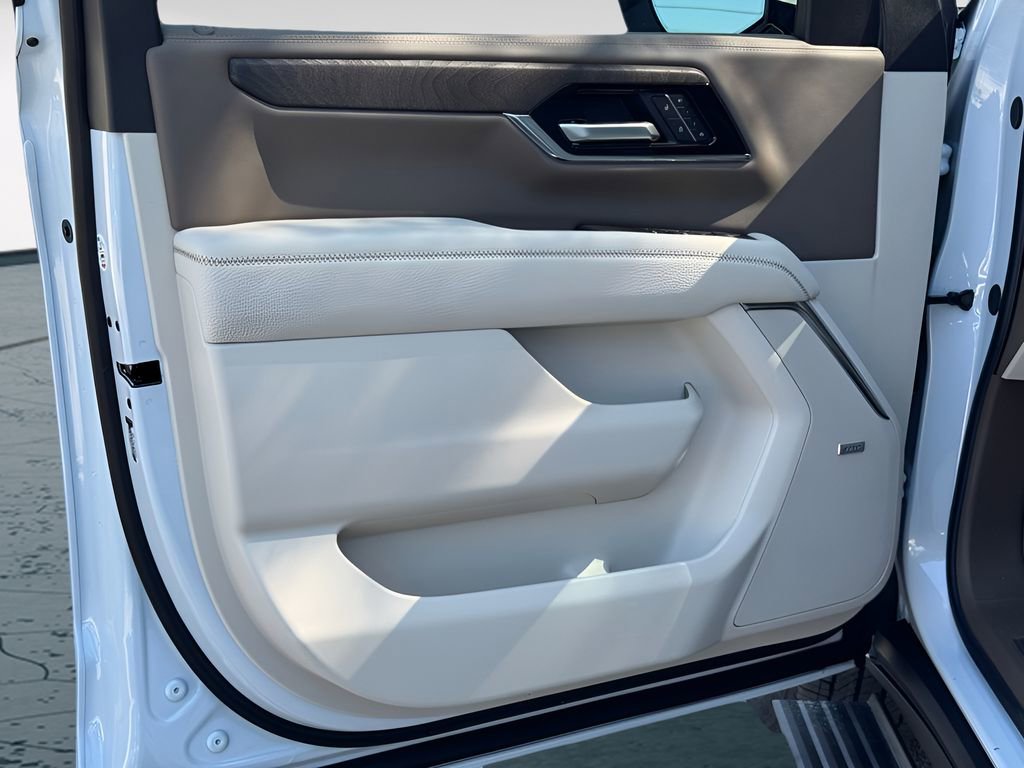 New 2026 GMC Yukon Denali w/ Denali Reserve Package AWD/4WD image 13