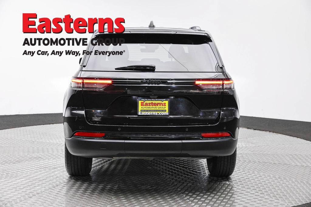 Used 2025 Jeep Grand Cherokee Altitude AWD/4WD image 8