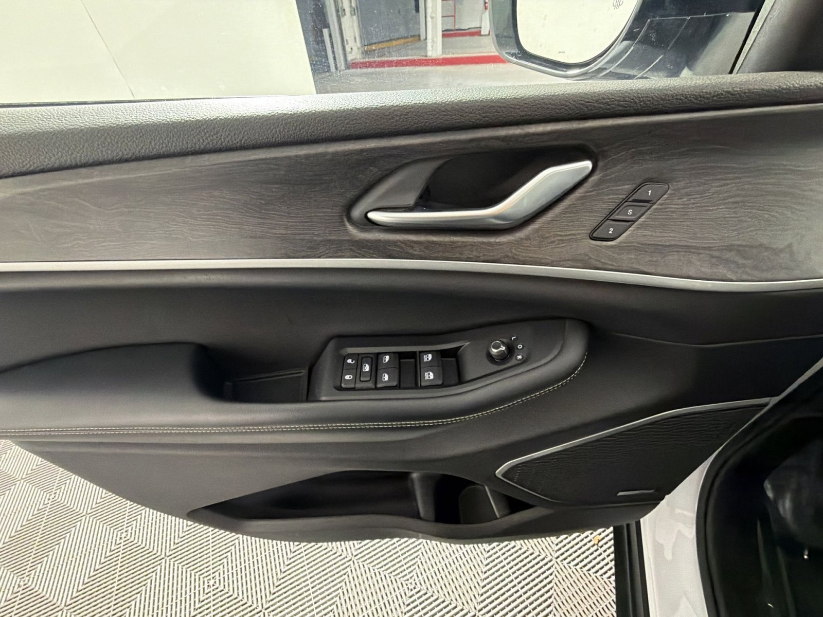 Used 2023 Jeep Grand Cherokee L Limited image 15