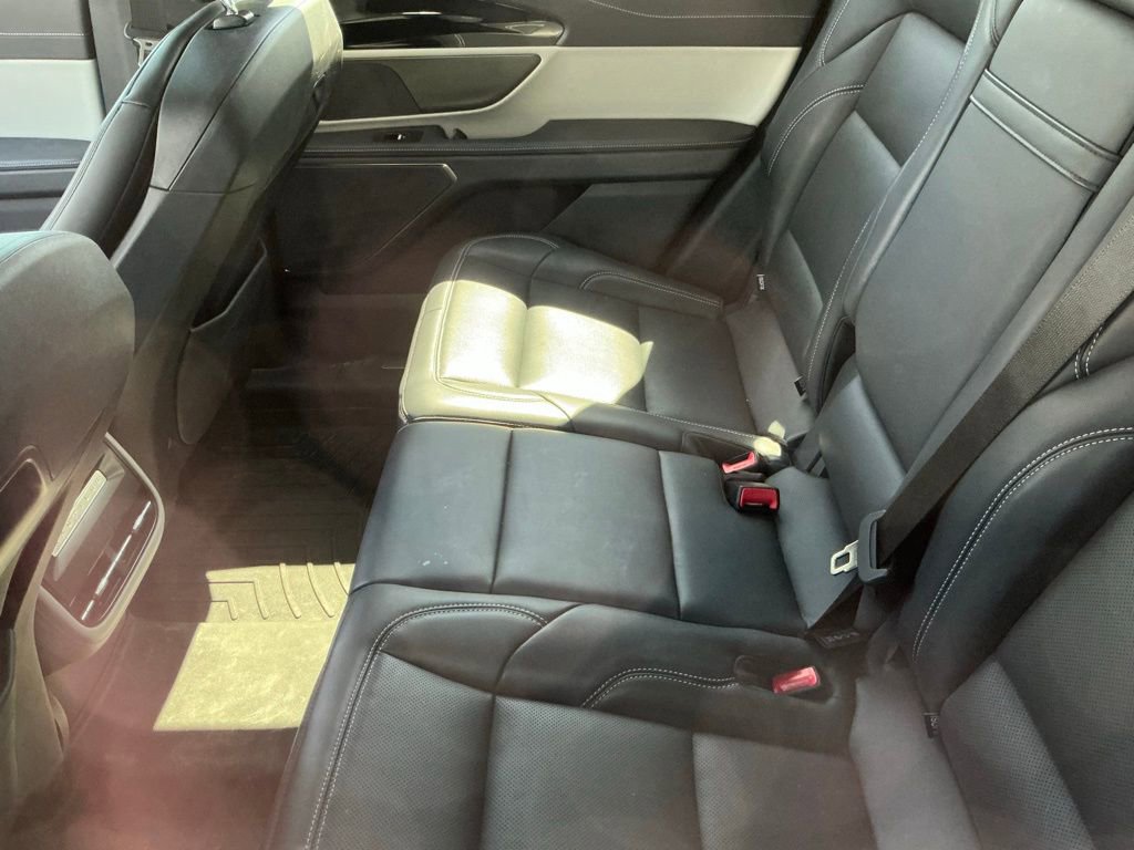 Used 2025 Lincoln Nautilus Premier image 5