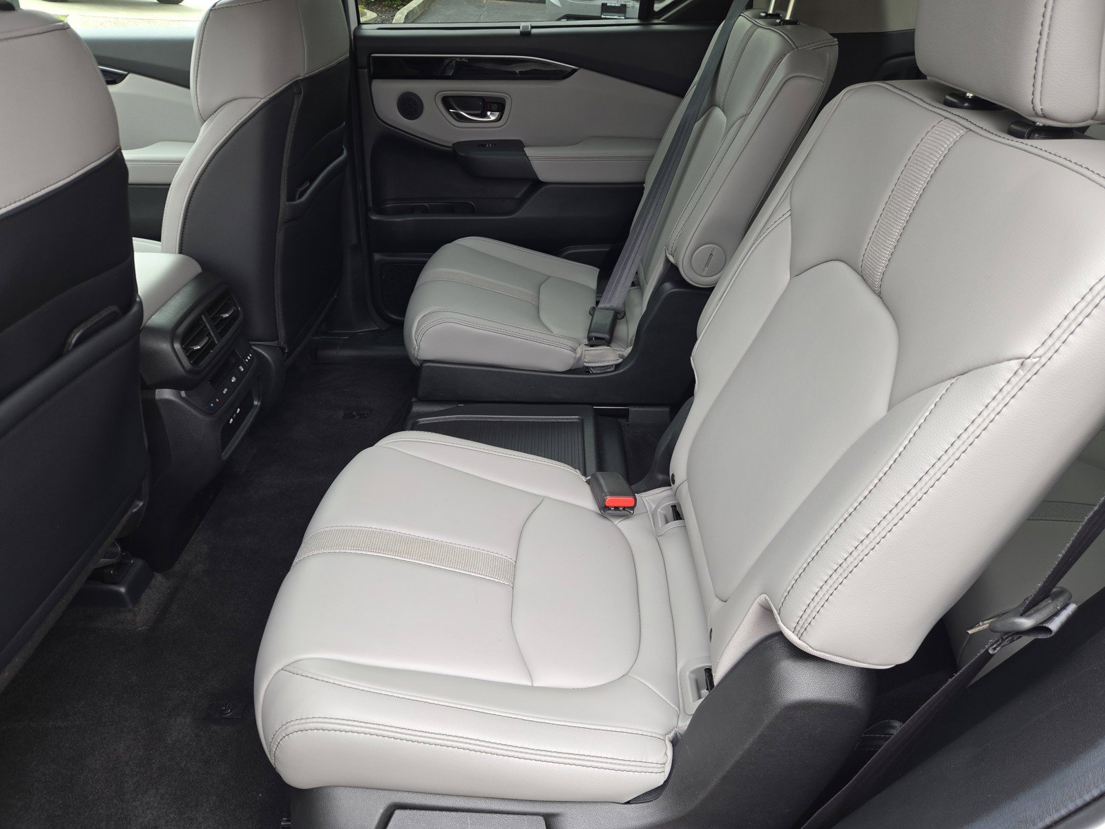 Used 2024 Honda Pilot EX-L image 11