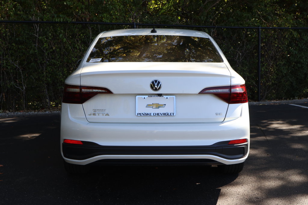 Used 2024 Volkswagen Jetta SE FWD image 7