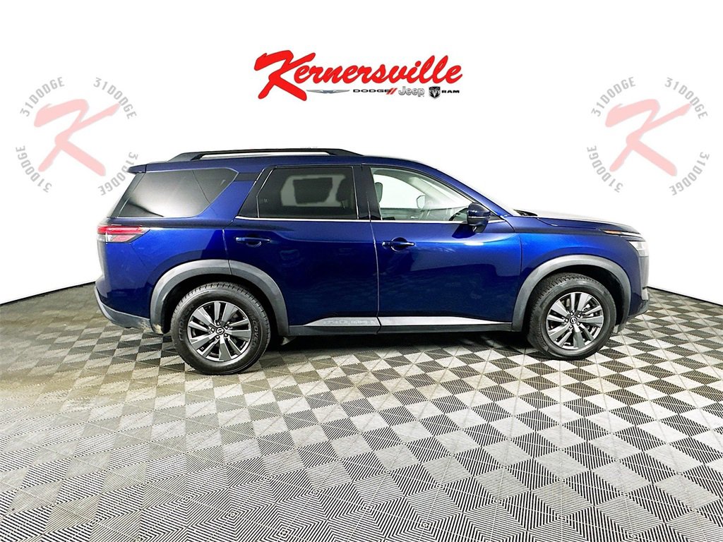 Used 2022 Nissan Pathfinder SV w/ SV Premium Package image 8
