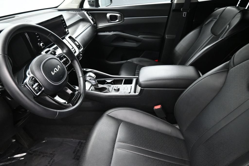 Used 2023 Kia Sorento S w/ Panoramic Sunroof Package FWD image 9