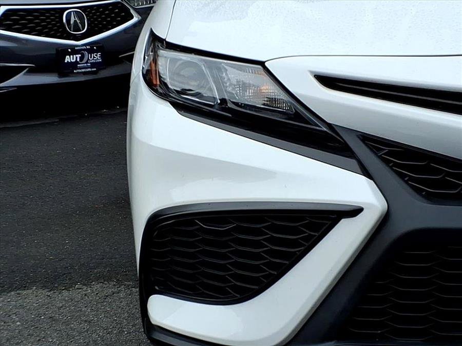 Used 2023 Toyota Camry SE image 3
