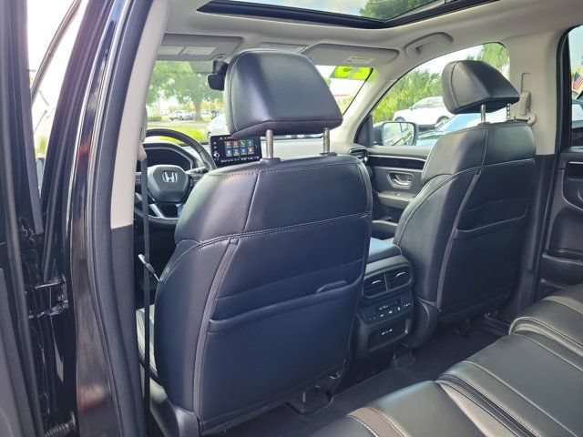 Certified 2025 Honda Pilot Touring image 14