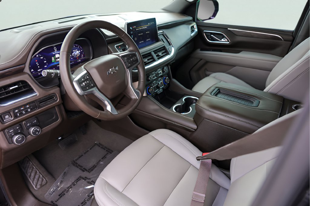 Used 2023 Chevrolet Tahoe Z71 w/ Luxury Package AWD/4WD image 12
