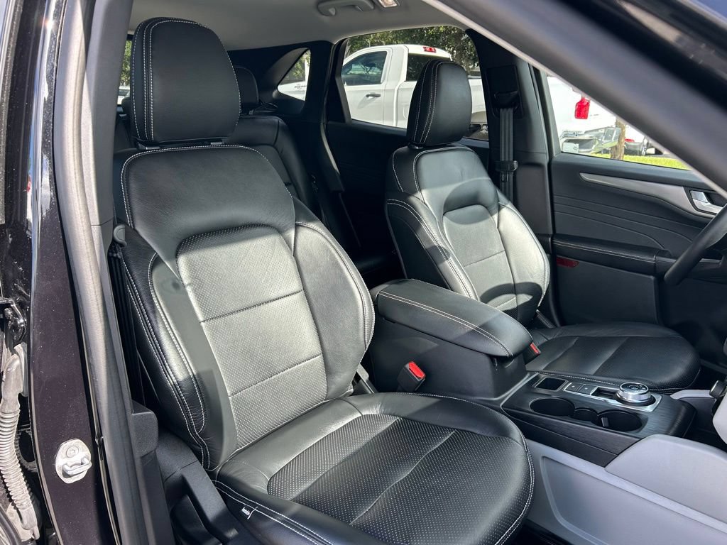 New 2023 Ford Escape SE FWD image 43