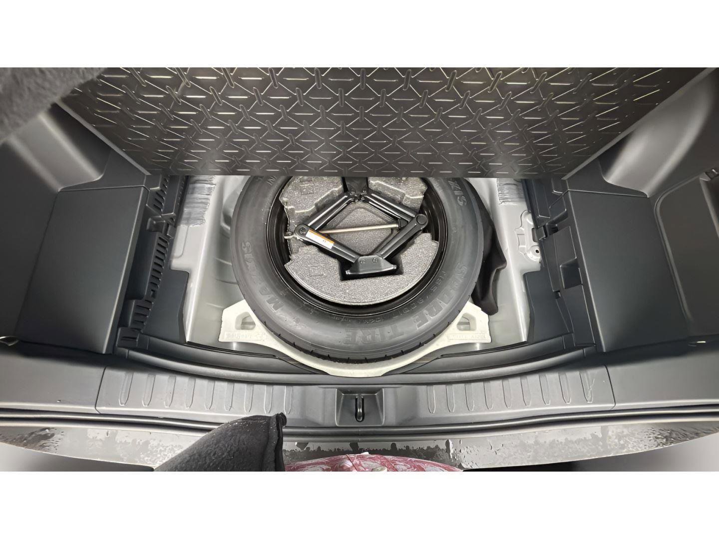 Used 2024 Toyota RAV4 XLE image 24