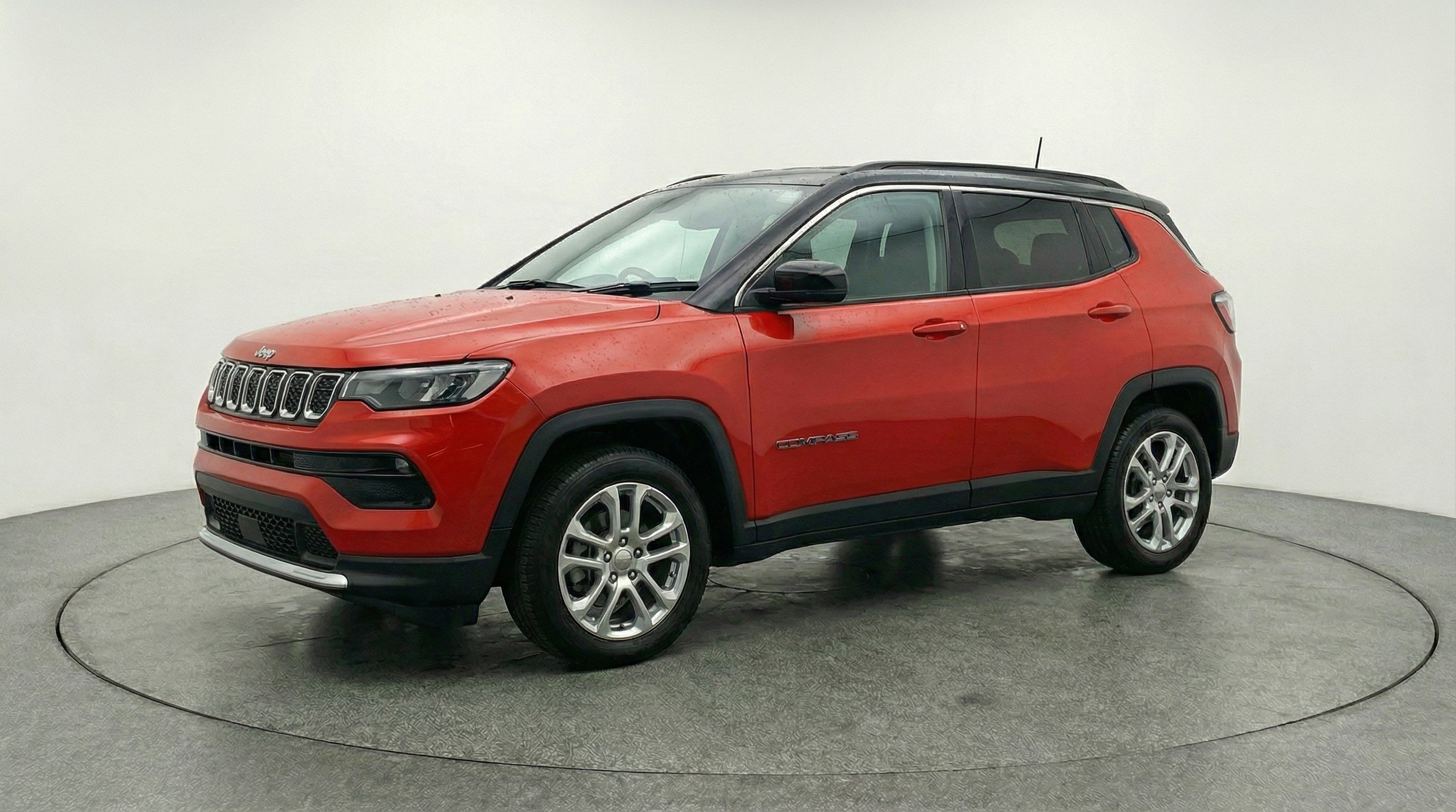 Used 2025 Jeep Compass Limited image 3