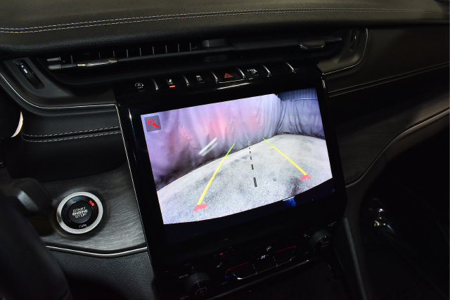 Used 2022 Jeep Grand Cherokee L Limited AWD/4WD image 11