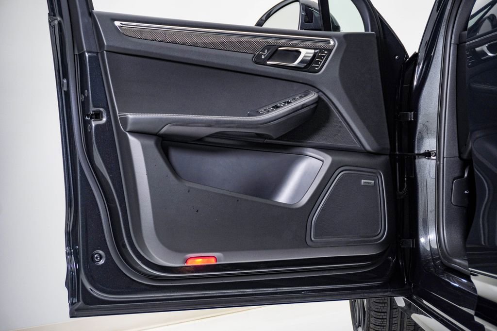 Certified 2025 Porsche Macan GTS image 25